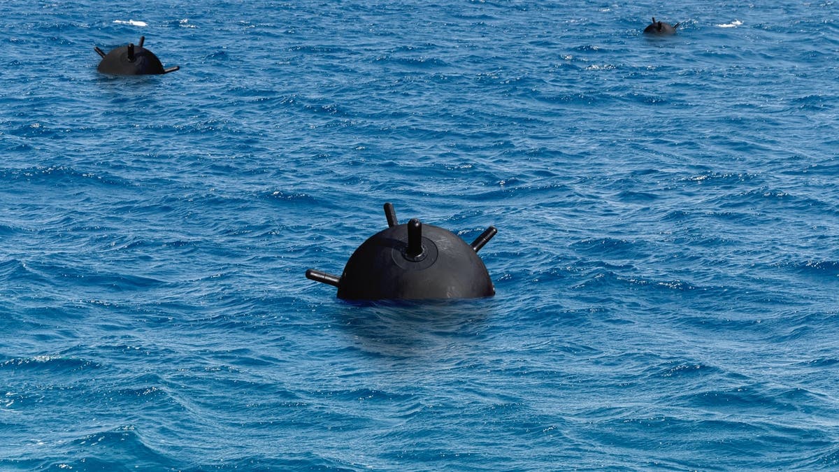 إيران تخفف موقفها بشأن هرمز.. وتدرس مشاركة أوروبية في إزالة الألغام
