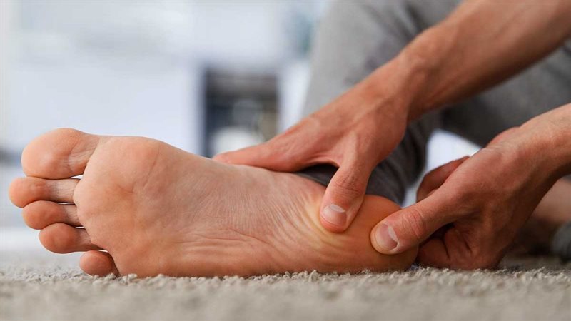 أسباب ألم الكعب الصباحي وطرق العلاج