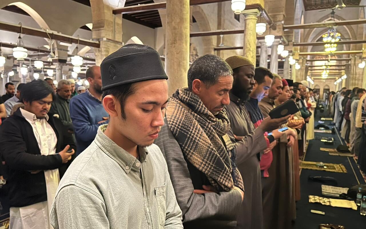 كيفية إتمام الصفوف في صلاة الجماعة .. اعرف الطريقة الشرعية