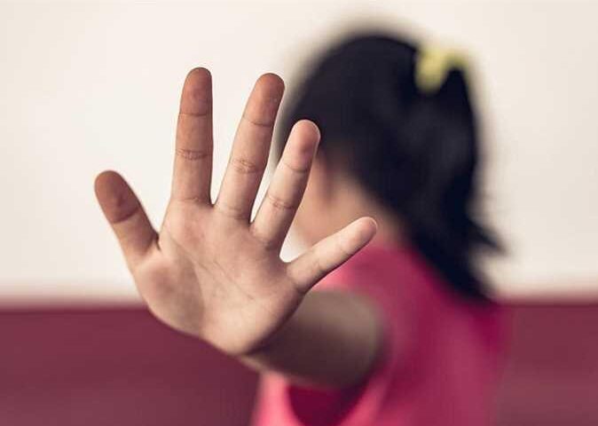 العم وراء الواقعة.. طفلة في السابعة تكشف مأساة داخل الأسرة