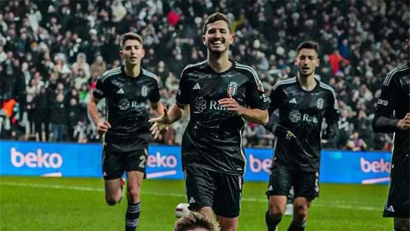 بشكتاش يتأهل رغم الخسارة أمام سبيريس كاوناس في تصفيات الدوري الأوروبي