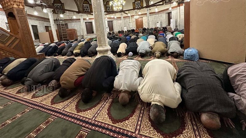 أمين الفتوى يوضح الحكم الشرعي في الصلاة بمسجد به ضريح (فيديو)