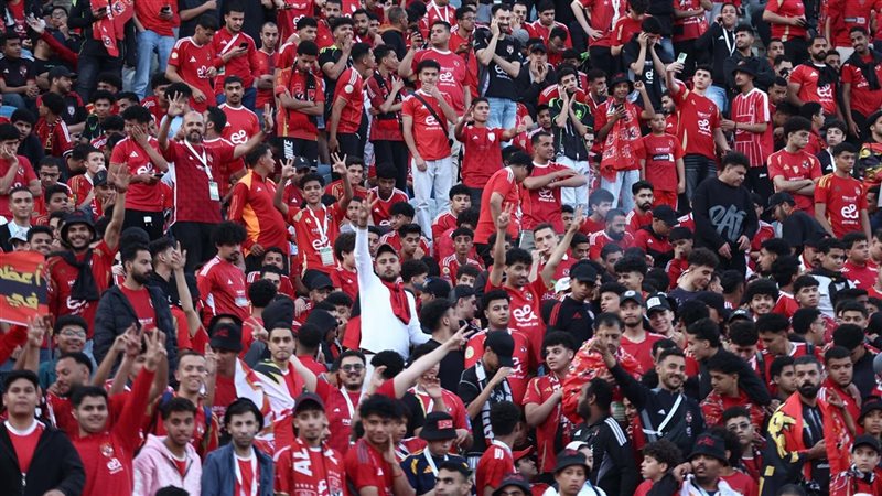 جماهير الأهلي تدعم اللاعبين رغم التأخر أمام الشرقية إنبي (فيديو)