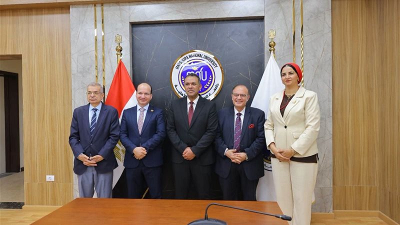 بروتوكولا تعاون لتدريب طلاب طب وتمريض المنصورة الأهلية داخل المنشآت الصحية بالدقهلية