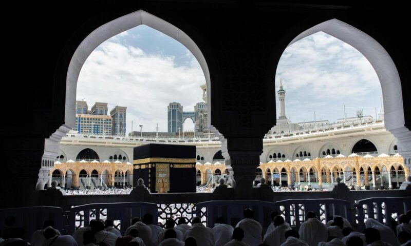 خطيب المسجد الحرام: نشر السنة النبوية واجب على صناع المحتوى والمؤثرين