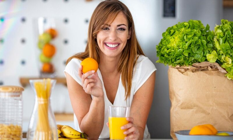 كوب من العصير يومياً يقلل الاكتئاب.. دراسة ترصد تحسن المزاج