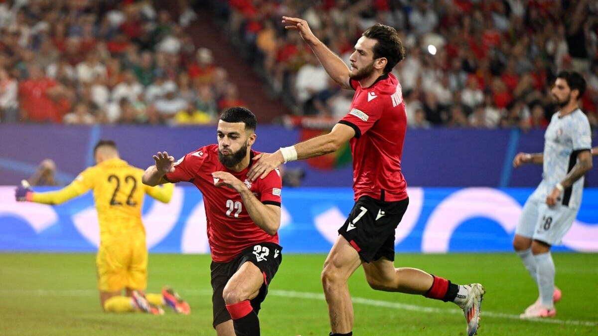 برشلونة يستقر على نجم جورجيا بدلاً من ألفاريز