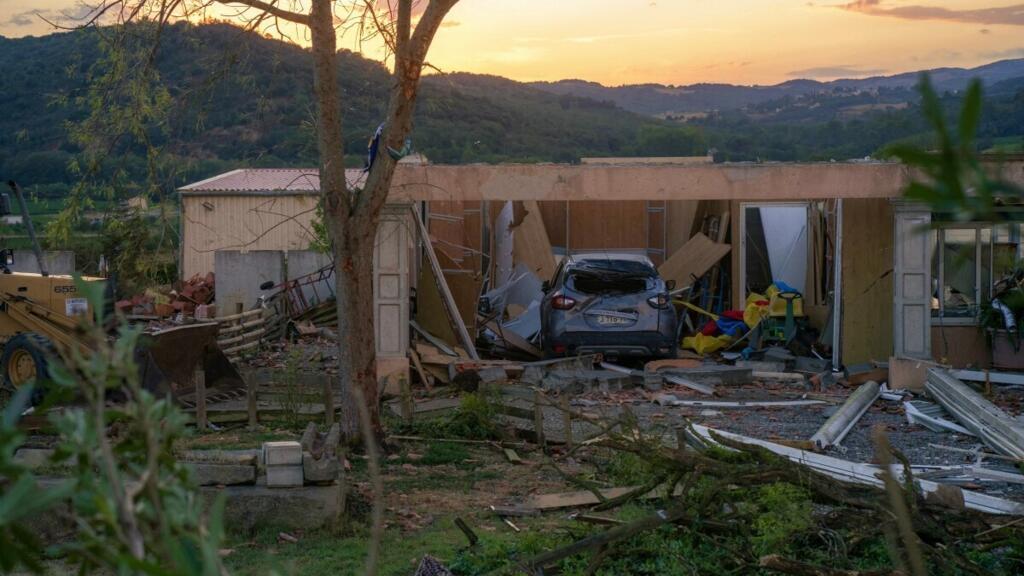 إعصار يضرب جنوب غرب فرنسا ويصيب 41 شخصا ويلحق أضرارا بمئات المنازل