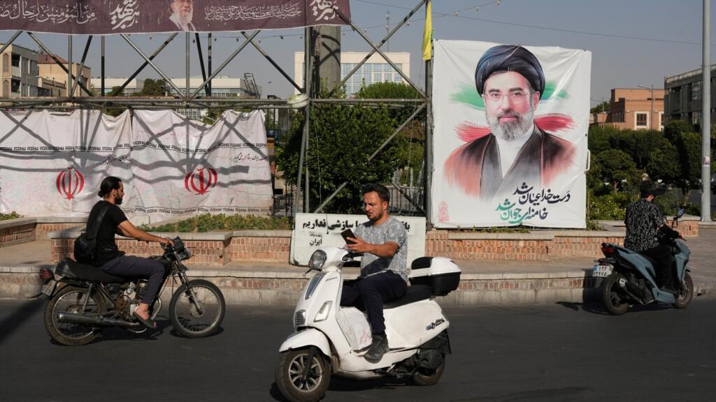 مباشر: طهران تتوعد بالرد على العقوبات ​الاقتصادية الأمريكية الموسعة مؤكدة أنها ستؤدي لـ”هزيمة جديدة” لواشنطن