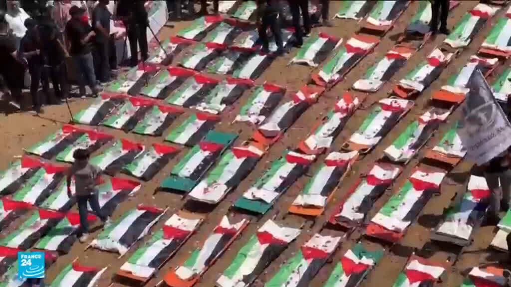 تشييع 112 جثمانا من عائلة واحدة في أكبر جنازة يشهدها قطاع غزة منذ بدء الحرب