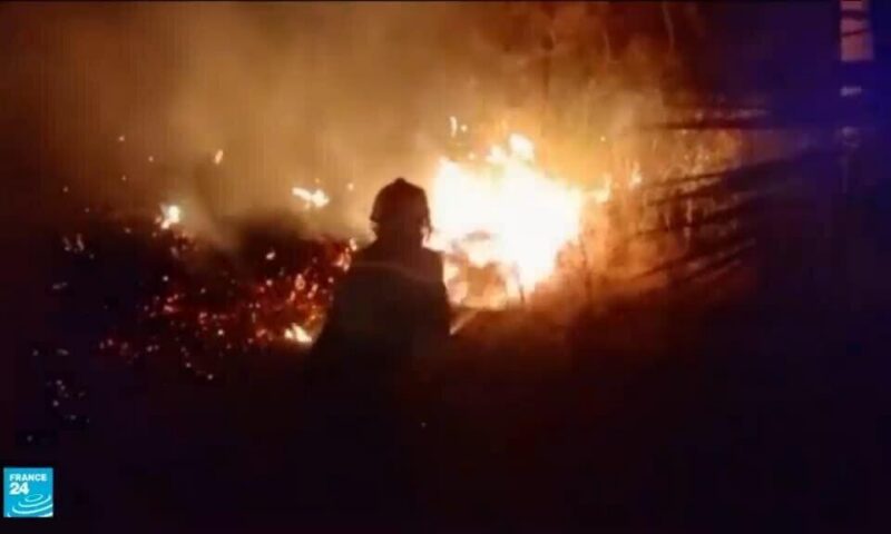 الجزائر: إخماد عدد كبير من الحرائق واستمرار جهود حصر النيران