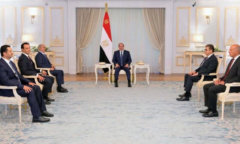السيسي يستقبل حفتر ويؤكد ضرورة “الحفاظ على وحدة ليبيا وتوحيد مؤسساتها”