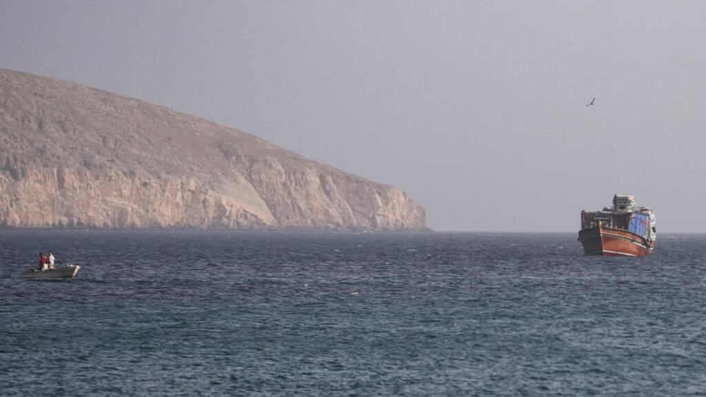 مباشر: ترامب يحذر من أن إيران “ستضرب بشدة” ما لم يعاد فتح مضيق هرمز
