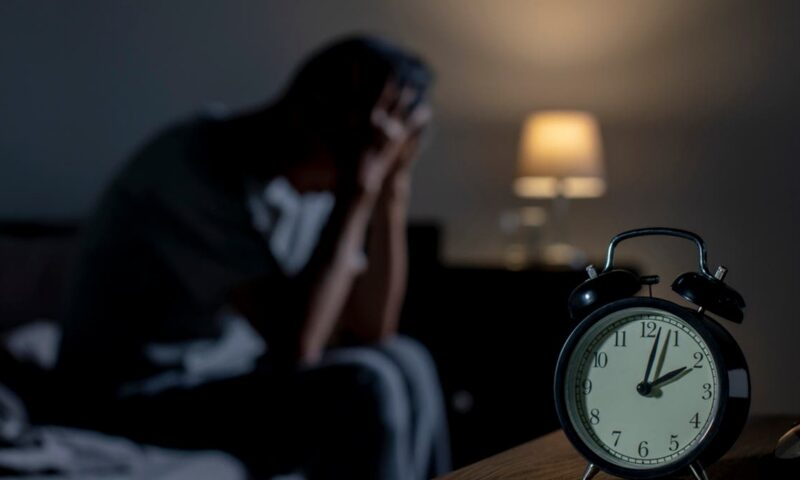 عادة بشرية قديمة.. أسرار الاستيقاظ في الثالثة فجراً