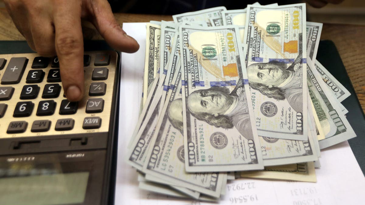 تراجع جديد لسعر الدولار في مصر.. هل يفقد مستوى 50 جنيهاً؟