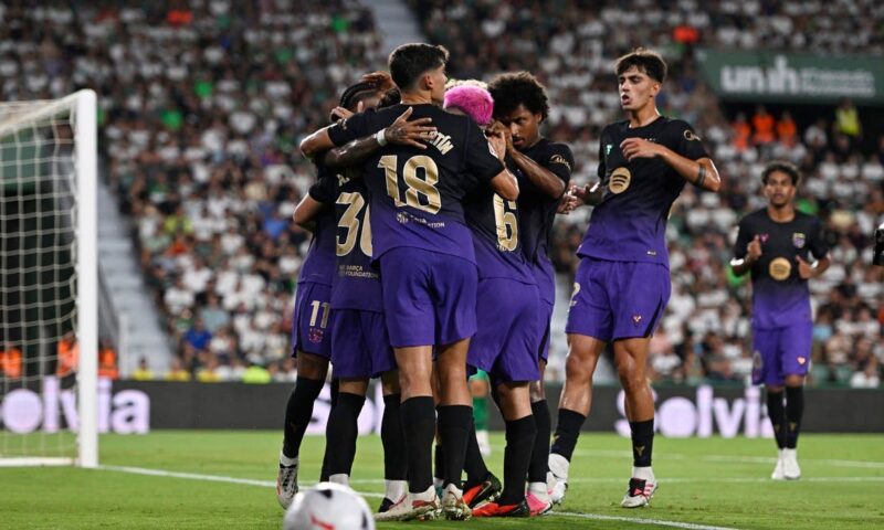 برشلونة يبدأ مشوار الدوري الإسباني بفوز كبير على إلتشي