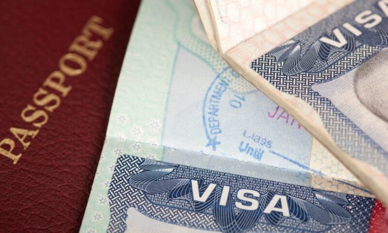 أميركا تقر سندات تأشيرات تصل إلى 20 ألف دولار لمواطني 50 دولة