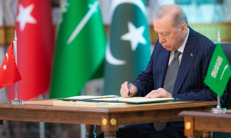 تركيا: اتفاقية الدفاع مع السعودية وباكستان لا تتعارض مع التزامات الناتو