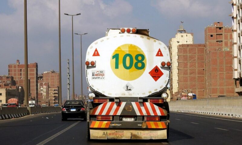 مصر ترفع وارداتها من المازوت 14% في سبتمبر لتعزيز وقود محطات الكهرباء 