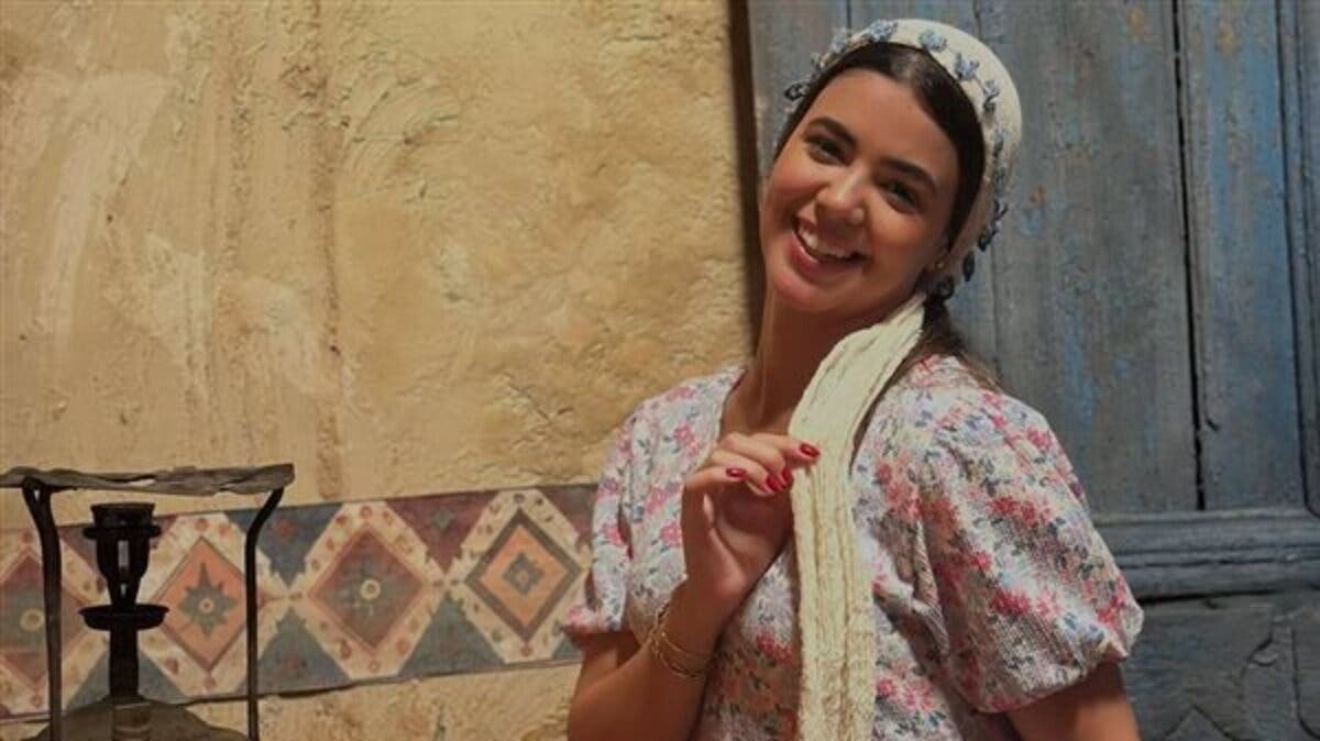 بطلة كليب عمرو دياب تكشف مفاجأة: أدرس الطب