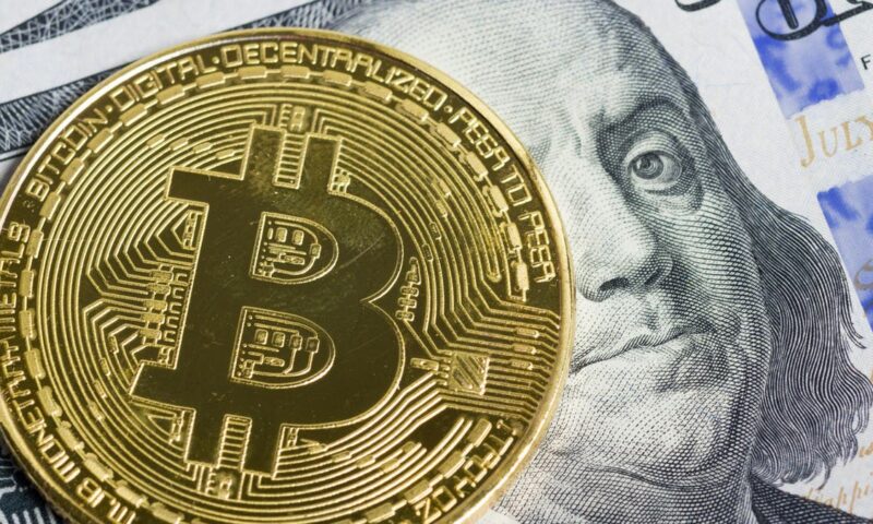 بيتكوين تتجاوز 80 ألف دولار مع ضعف الدولار ومخاوف بشأن قيمته