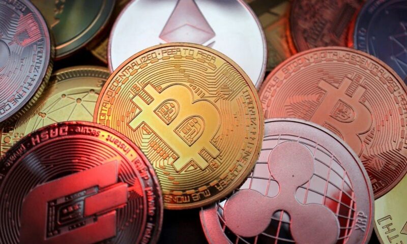 موجة صعود تضرب سوق الكريبتو.. والبيتكوين تلامس 70 ألف دولار