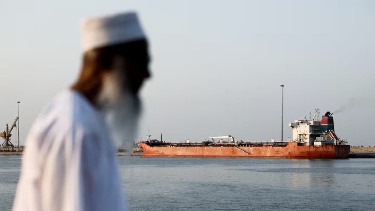 انفجار قرب ناقلة نفط في مضيق هرمز