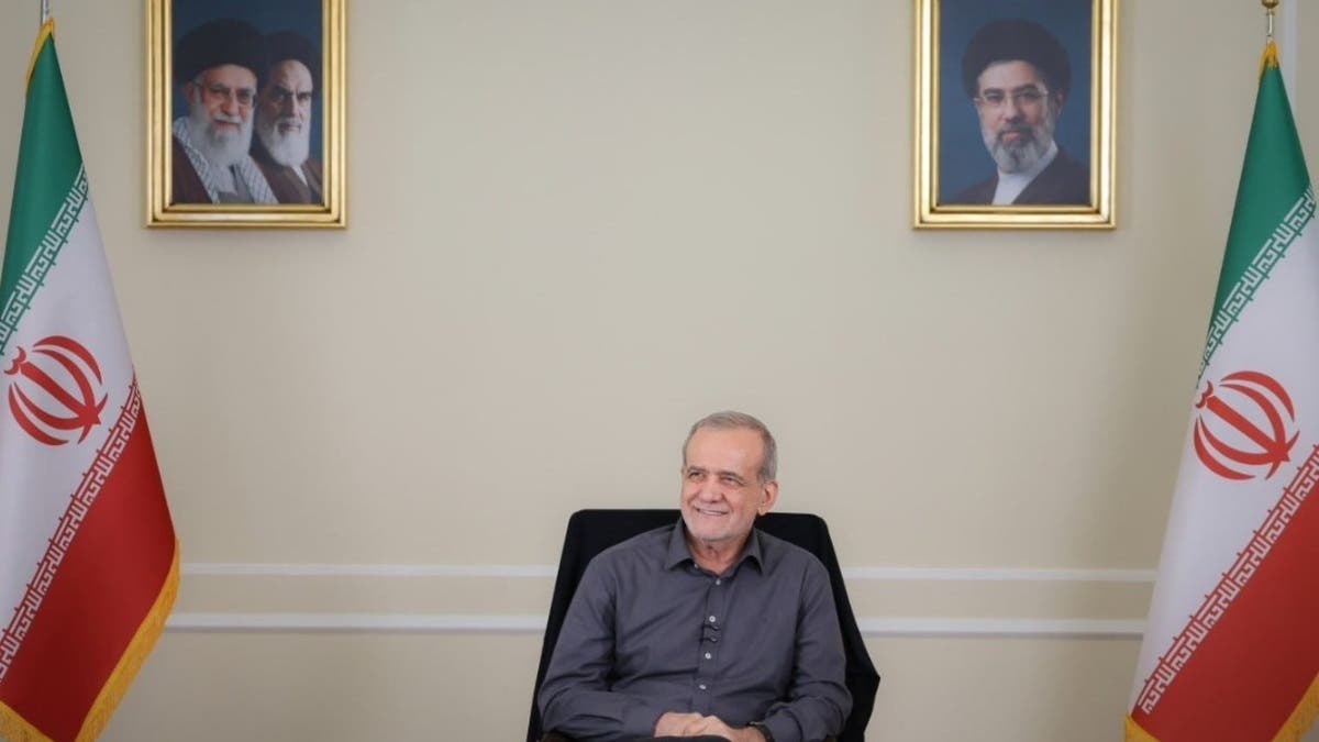 بزشكيان: التواصل مع مجتبى خامنئي صعب للغاية حالياً