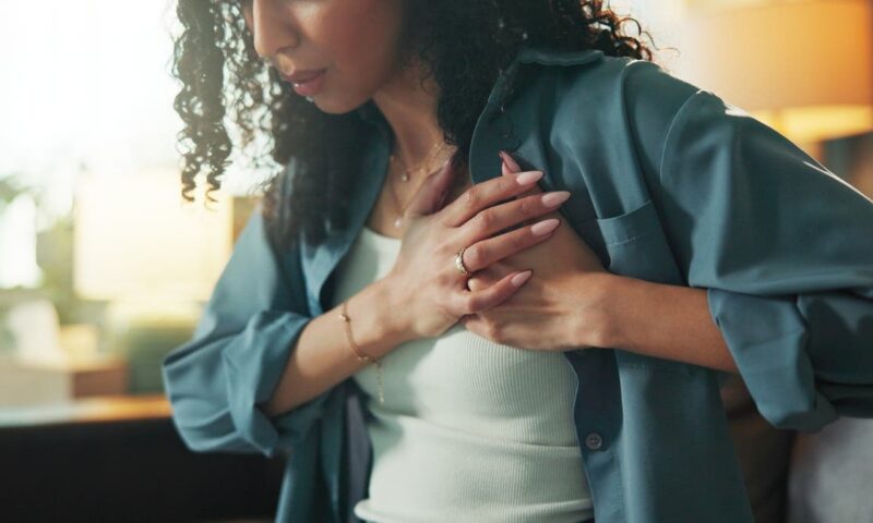 أكثر من الرجال.. أمراض القلب تكسر حاجز العمر لدى النساء