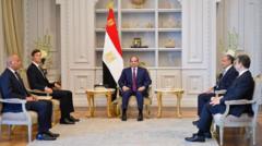 السيسي يستقبل كوشنر، والمخابرات المصرية تتباحث مع حماس لانقاذ اتفاق غزة