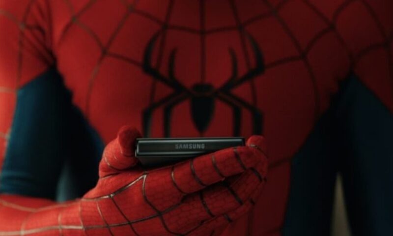 ما الهاتف الذي يستخدمه سبايدرمان في فيلم Brand New Day؟ الحقيقة الكاملة