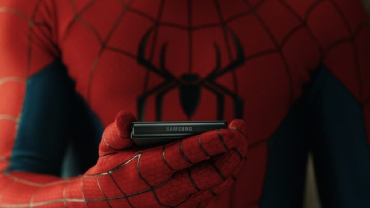 ما الهاتف الذي يستخدمه سبايدرمان في فيلم Brand New Day؟ الحقيقة الكاملة