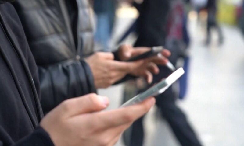 هل يحتاج المصريون باقات إنترنت غير محدودة؟.. خبير يجيب