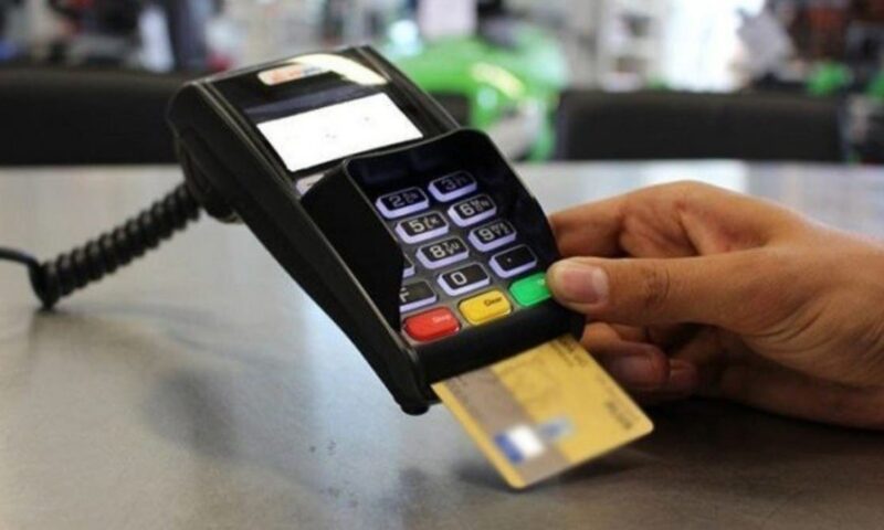 إنفاق المستهلكين الأسبوعي بالسعودية عبر نقاط البيع يرتفع 33% إلى 4.35 مليار دولار