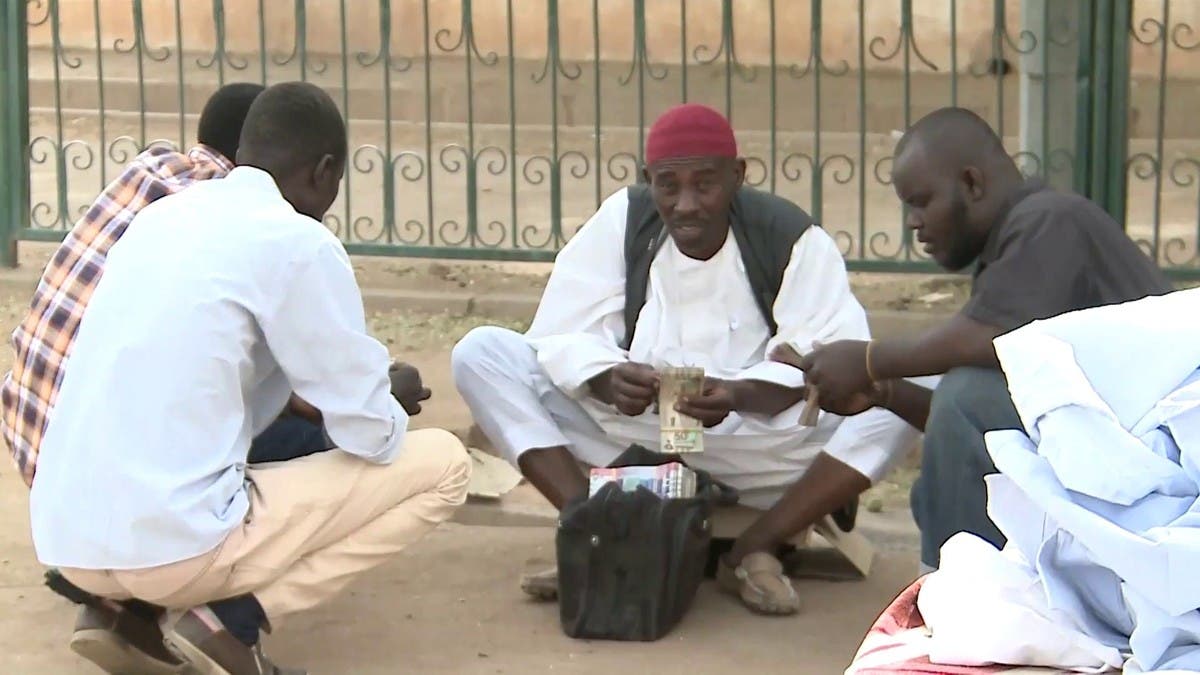 السودان يعلن عن إجراءات جديدة لمواجهة تجار العملة