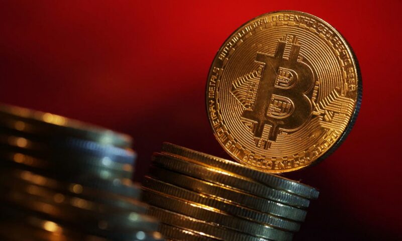 كبار المستثمرين يشترون 43 ألف بيتكوين خلال شهرين