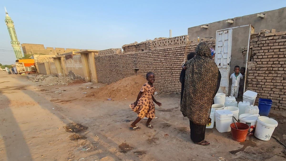 العطش يضرب عاصمة السودان وسعر برميل المياه 4 آلاف جنيه