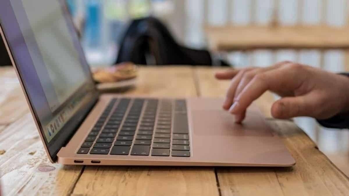 أزمة الرقائق تضرب أكثر أجهزة “أبل” مبيعًا