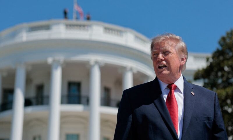 ترامب يغلق الباب أمام طهران.. ويفتحه للقاء كيم