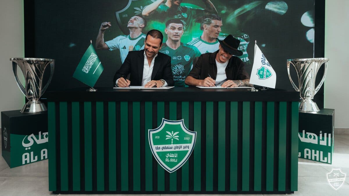 الأهلي يمدد عقد مدافعه البرازيلي إيبانيز حتى 2029