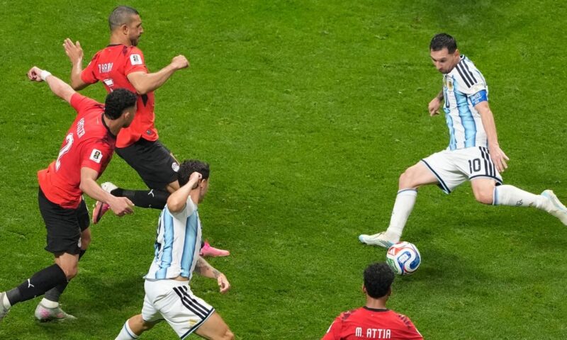 “سأفجره بأربع قنابل”.. الكشف عن تهديد ميسي بالقتل قبل مباراة مصر
