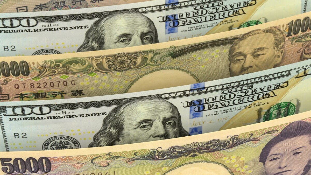 الين يستعيد توازنه والدولار يقترب من أدنى مستوى في 6 أسابيع