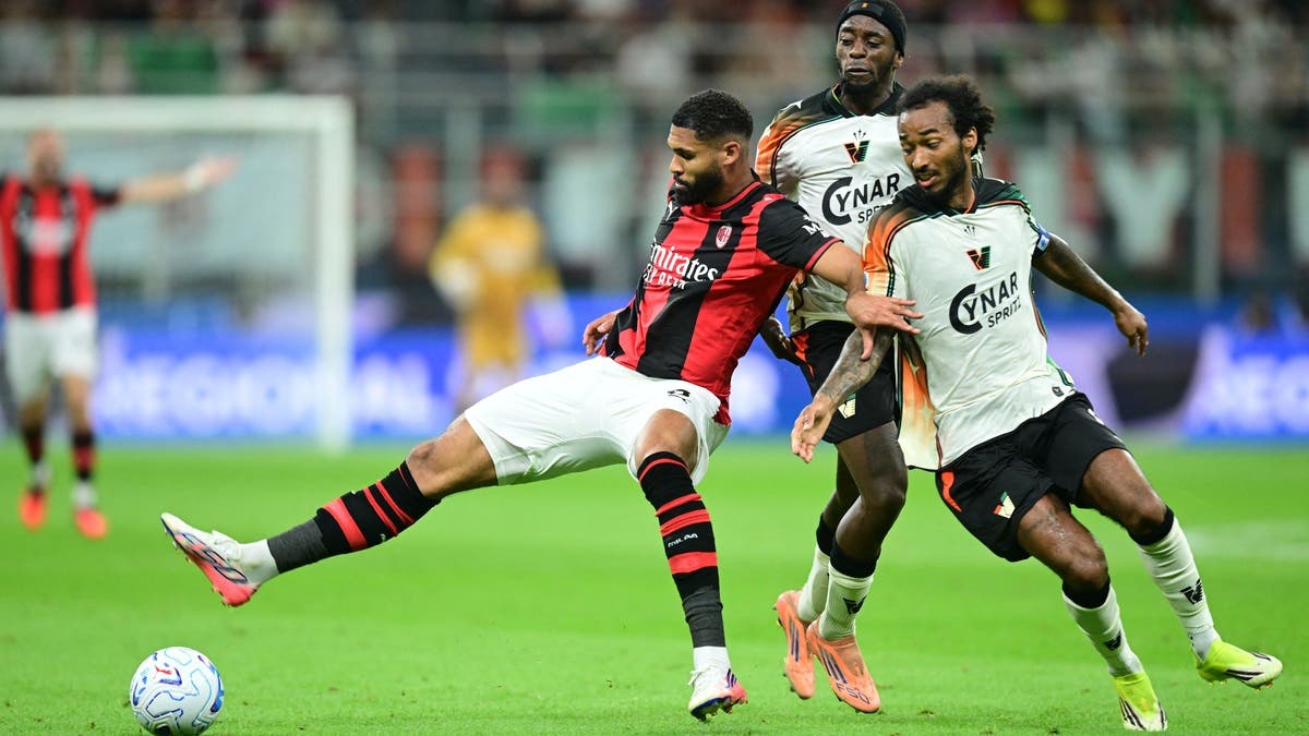 ميلان يهزم الصاعد فينزيا بهدفين