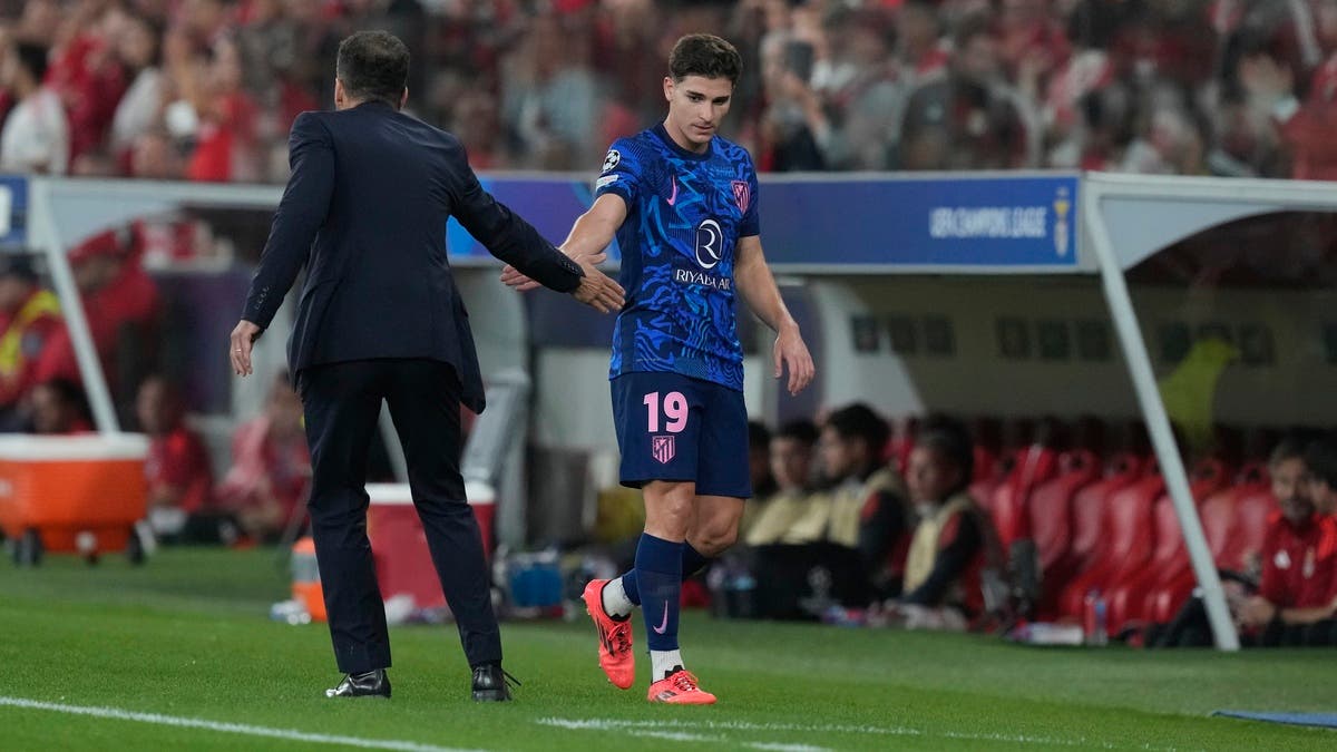 أتلتيكو يستبعد ألفاريز من مباراته الأولى في الدوري الإسباني