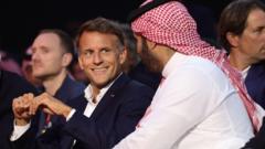 “دراغون بول” بحجم ديزني لاند على طاولة بن سلمان وماكرون في باريس