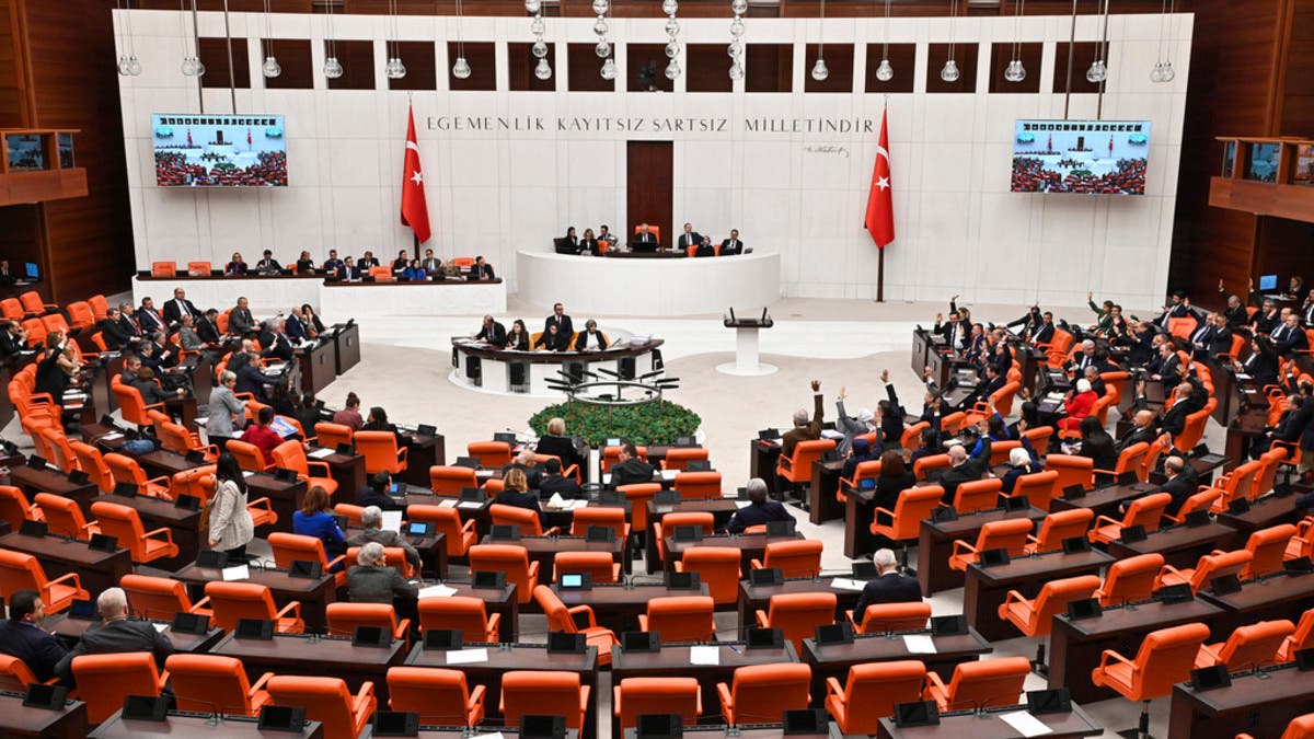 تركيا تطرح قانوناً لإنهاء صراع دام 4 عقود مع “العمال الكردستاني”