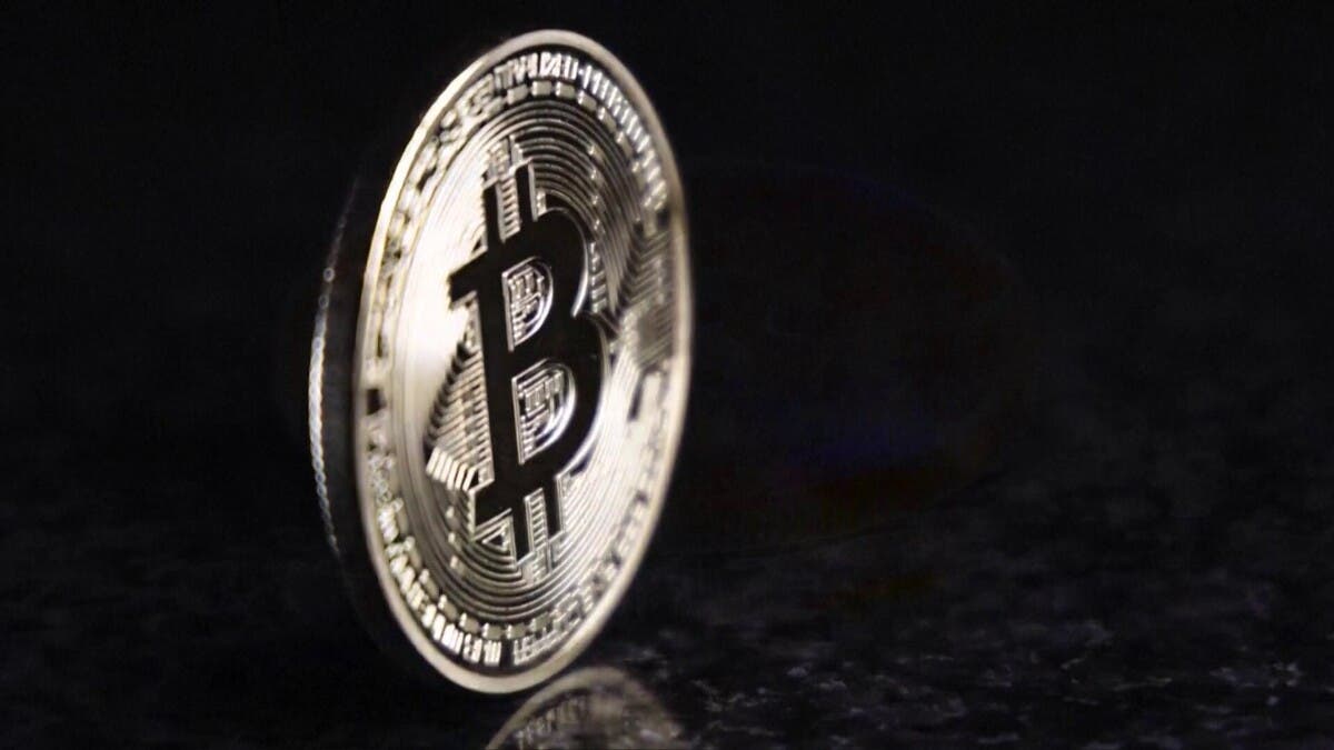 البيتكوين يقفز بأكثر من 20% في ثلاثة أيام ويتجاوز 77 ألف دولار