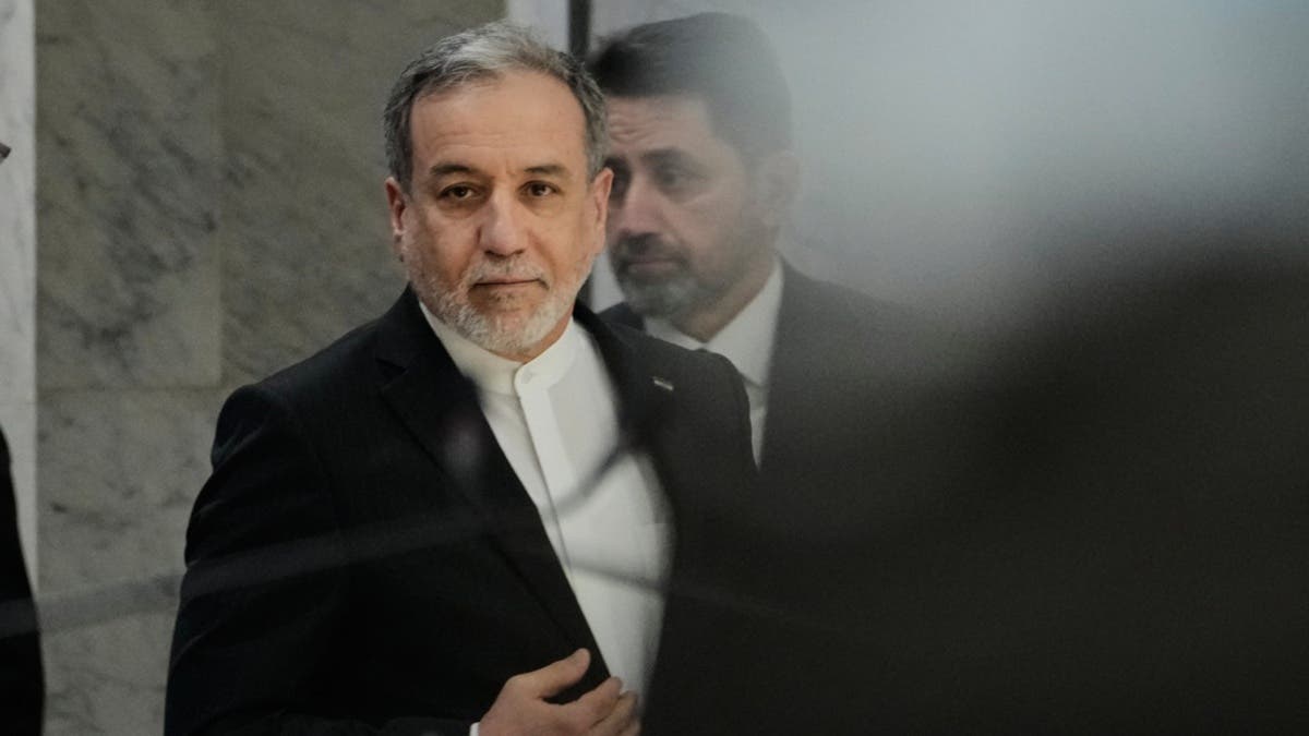 عراقجي: إيران قريبة جداً من اتفاق مع عمان على مسار “مؤقت” في هرمز