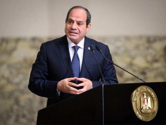 الرئيس السيسي يكلف بصرف تعويضات لأهالي المصابين وضحايا حادث الإسماعيلية
