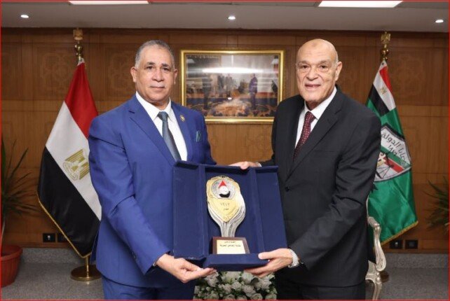 نقيب المحاميين يهنئ رئيس هيئة قضايا الدولة بتوليه مهام منصبه الجديد